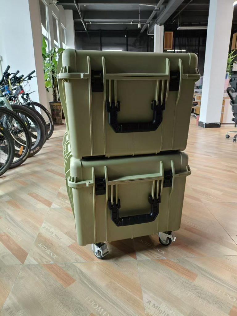 Heavy-duty Durable Wheeled Trolley Hard Plastic Equipment Protective Case